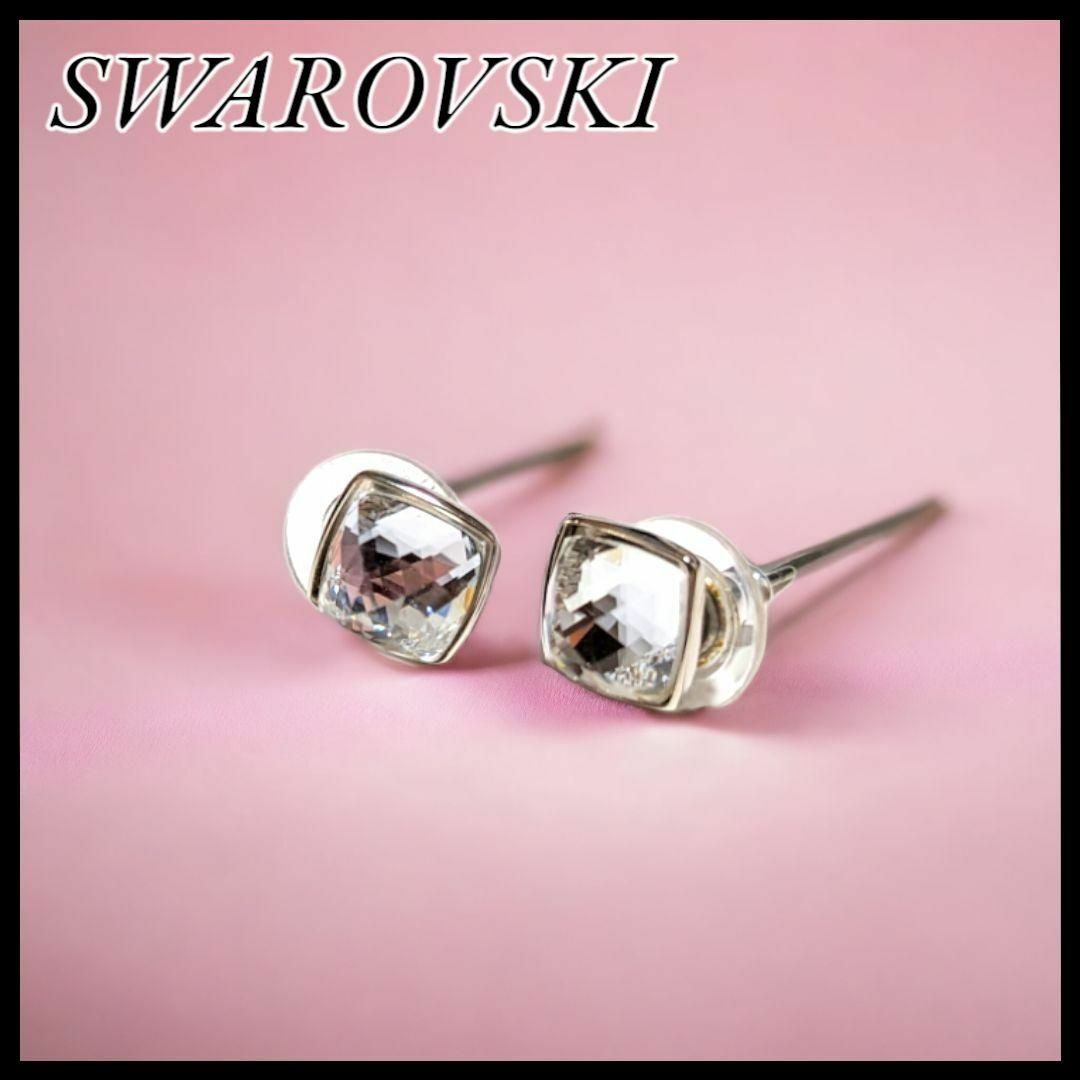 美品　SWAROVSKI　スワロフスキー　クリスタル　ワンポイント　ピアス