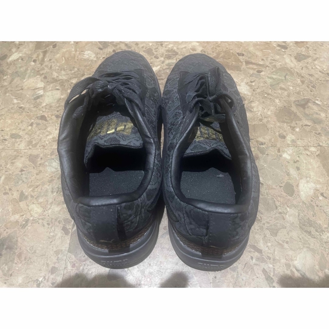 PUMA(プーマ)のプーマ　スニーカー　ブラック　ローカット　27.5cm メンズの靴/シューズ(スニーカー)の商品写真