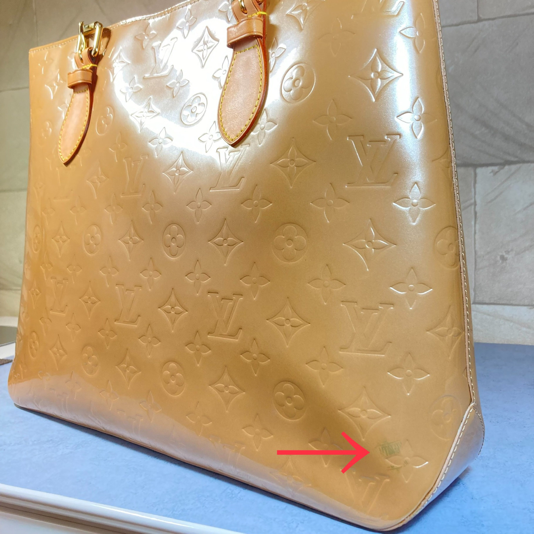 LOUIS VUITTON(ルイヴィトン)のLOUIS VUITTON ルイヴィトンヴェルニ ブレントウッド トートバッグ レディースのバッグ(トートバッグ)の商品写真