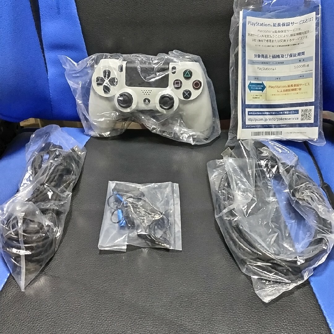 PlayStation4(プレイステーション4)の中古PS4 CUH-1200AB02　HDD500GB エンタメ/ホビーのゲームソフト/ゲーム機本体(家庭用ゲーム機本体)の商品写真