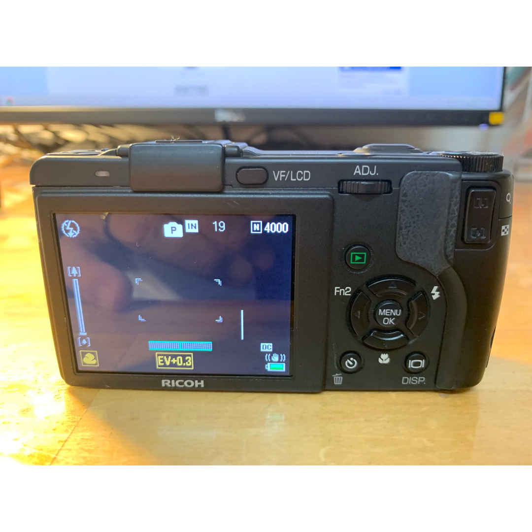 RICOH(リコー)の【値下げ】デジカメ　リコーRICO GX200 スマホ/家電/カメラのカメラ(コンパクトデジタルカメラ)の商品写真