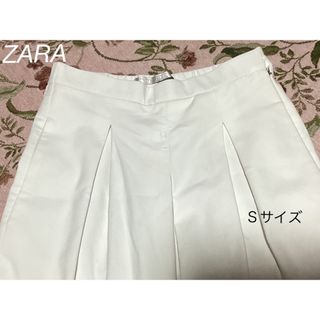 ザラ(ZARA)のZARA ツータック／ガウチョパンツ　Ｓサイズ(カジュアルパンツ)