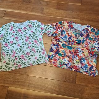 レディス　　お値下げ　①Tシャツ　花柄模様　　２枚セット(Tシャツ(半袖/袖なし))