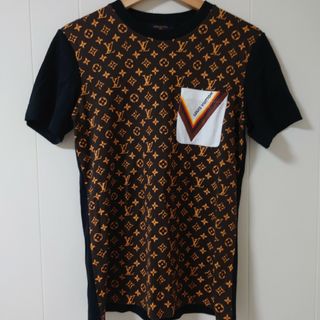 ルイヴィトン(LOUIS VUITTON)の美品　LOUISVUITTON　ポケットVデザインレトロモノグラムＴシャツ(Tシャツ(半袖/袖なし))