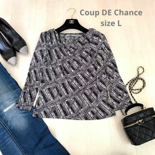 クードシャンス(COUP DE CHANCE)のクードシャンス　総柄シャーリングブラウス(ニット/セーター)