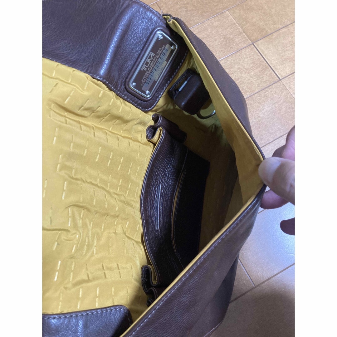 TUMI - 【値下げしました】TUMIトゥミ レザーショルダーバッグの TUMI - 【値下げしました】TUMIトゥミ レザーショルダーバッグの