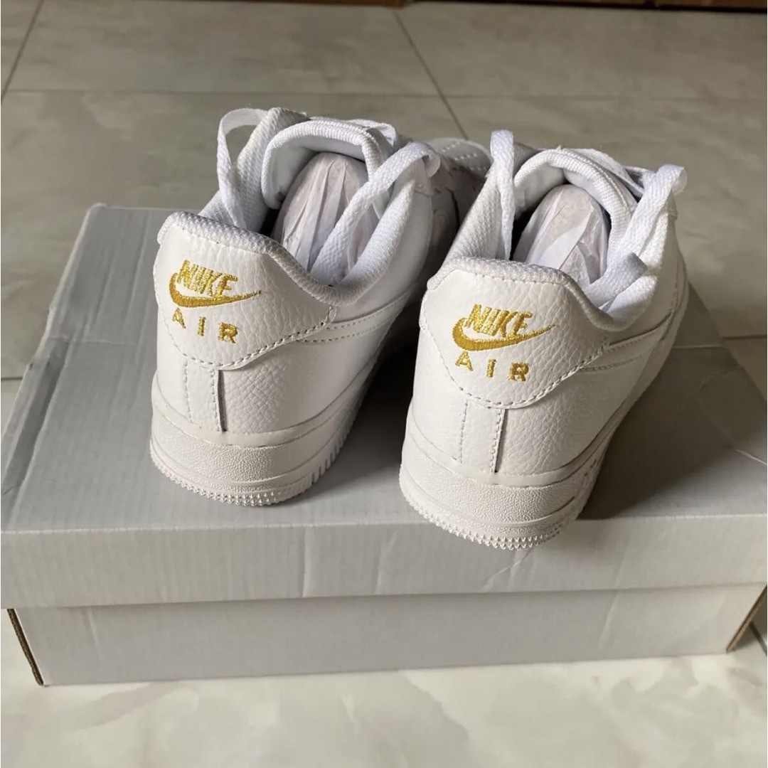 NIKE - 【新品未使用】NIKE AIR FORCE 1 '07 ESS 23.5cmの通販 by
