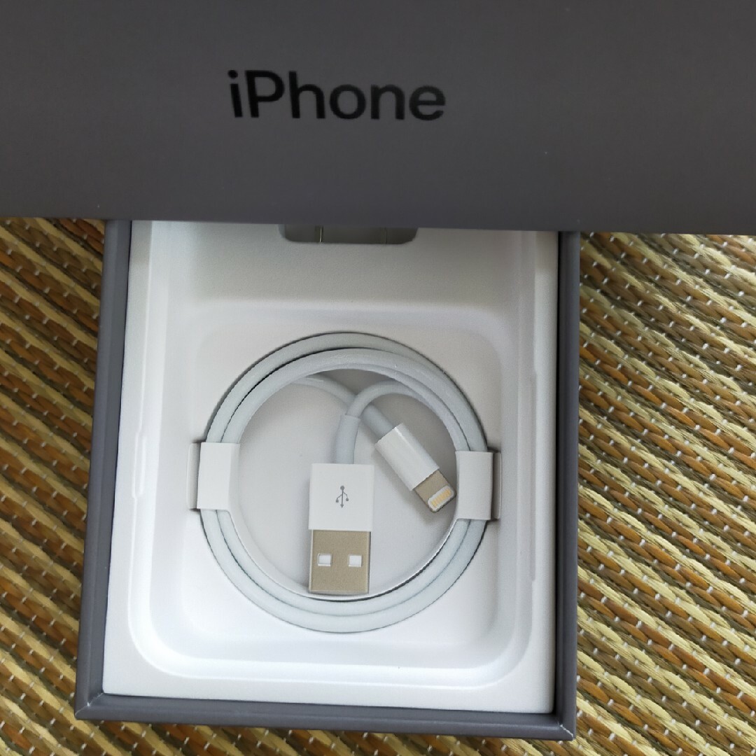 iPhone(アイフォーン)の未使用アイフォン　純正　ケーブル エンタメ/ホビーのエンタメ その他(その他)の商品写真