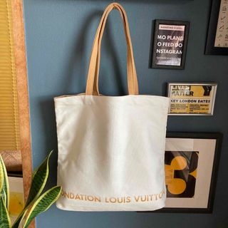 ルイヴィトン(LOUIS VUITTON)の新品！fondation louis vuitton トート　(トートバッグ)