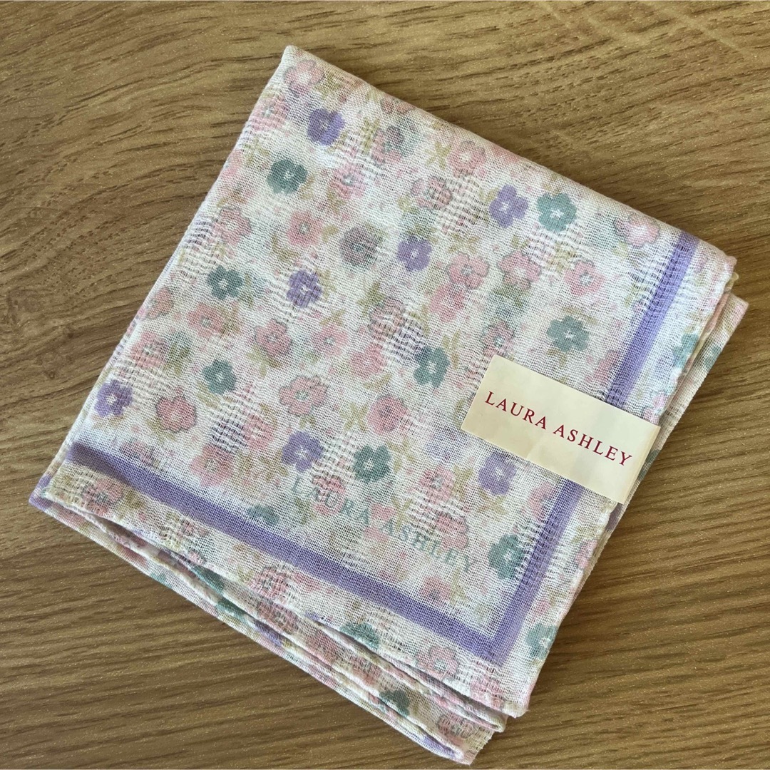 LAURA ASHLEY(ローラアシュレイ)の★ローラアシュレイ★【新品、未使用】ハンカチ4枚セット レディースのファッション小物(ハンカチ)の商品写真