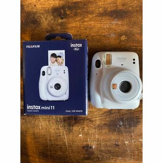 フジツウ(富士通)のチェキ　instaxmini 11(フィルムカメラ)