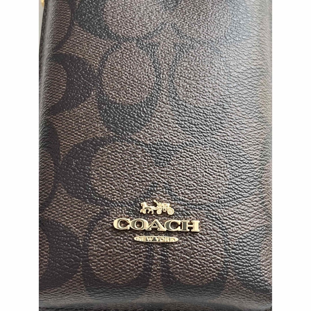 COACH(コーチ)の大人気‼️【美品】COACHコーチ　シグネチャー　スマホショルダー　クロスボディ レディースのバッグ(ショルダーバッグ)の商品写真