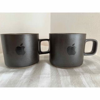 アップル(Apple)のApple アップル  マグカップ　2個セット　ダークブラウン(グラス/カップ)