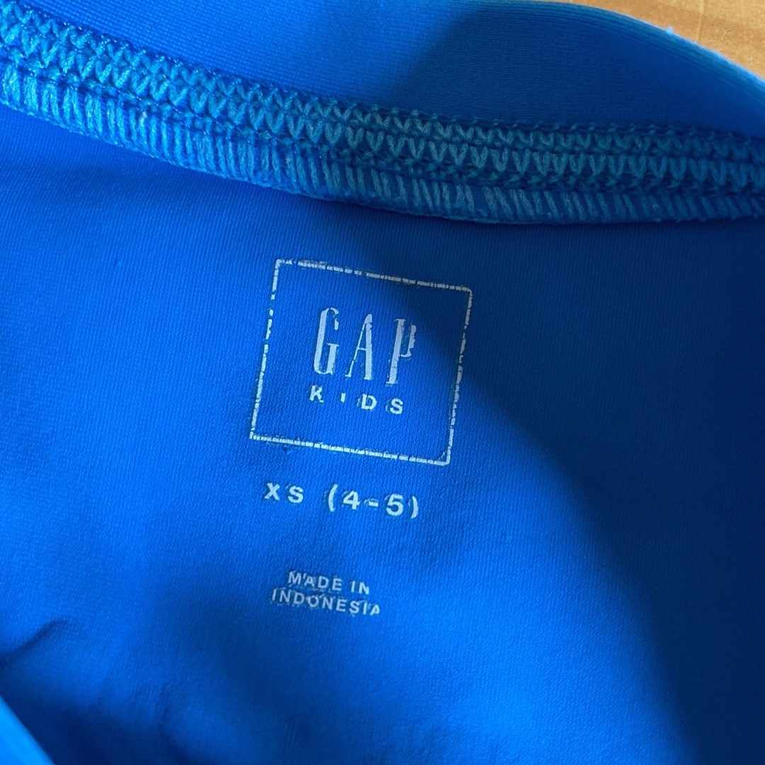 GAP Kids(ギャップキッズ)の☆GAP kids☆ラッシュガード☆110cm☆ キッズ/ベビー/マタニティのキッズ服男の子用(90cm~)(水着)の商品写真