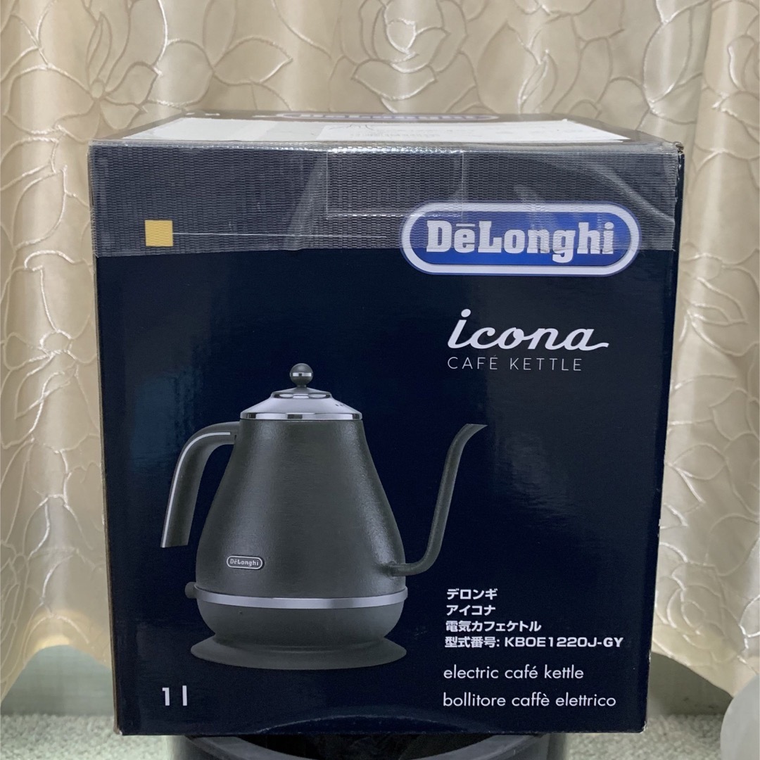 DeLonghi(デロンギ)のデロンギ 電気ケトル DeLonghi KBOE1220J-GY  スマホ/家電/カメラの生活家電(電気ケトル)の商品写真