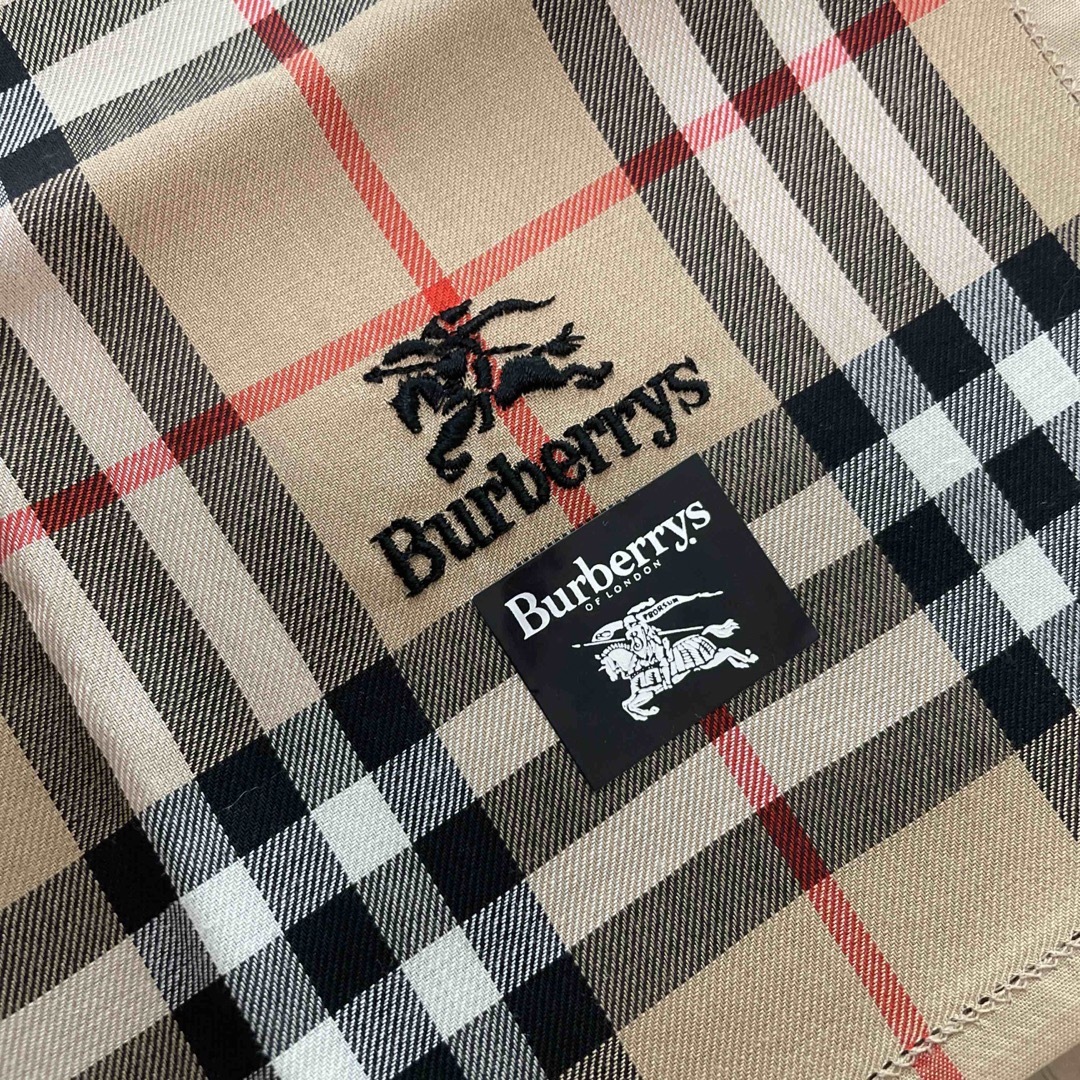 BURBERRY(バーバリー)のバーバリーハンカチ　新品 メンズのファッション小物(ハンカチ/ポケットチーフ)の商品写真