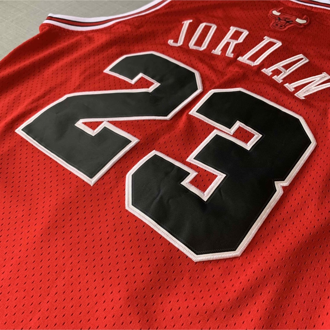 未使用タグ付き AIR JORDAN 黒タグ BULLS ゲームシャツ M