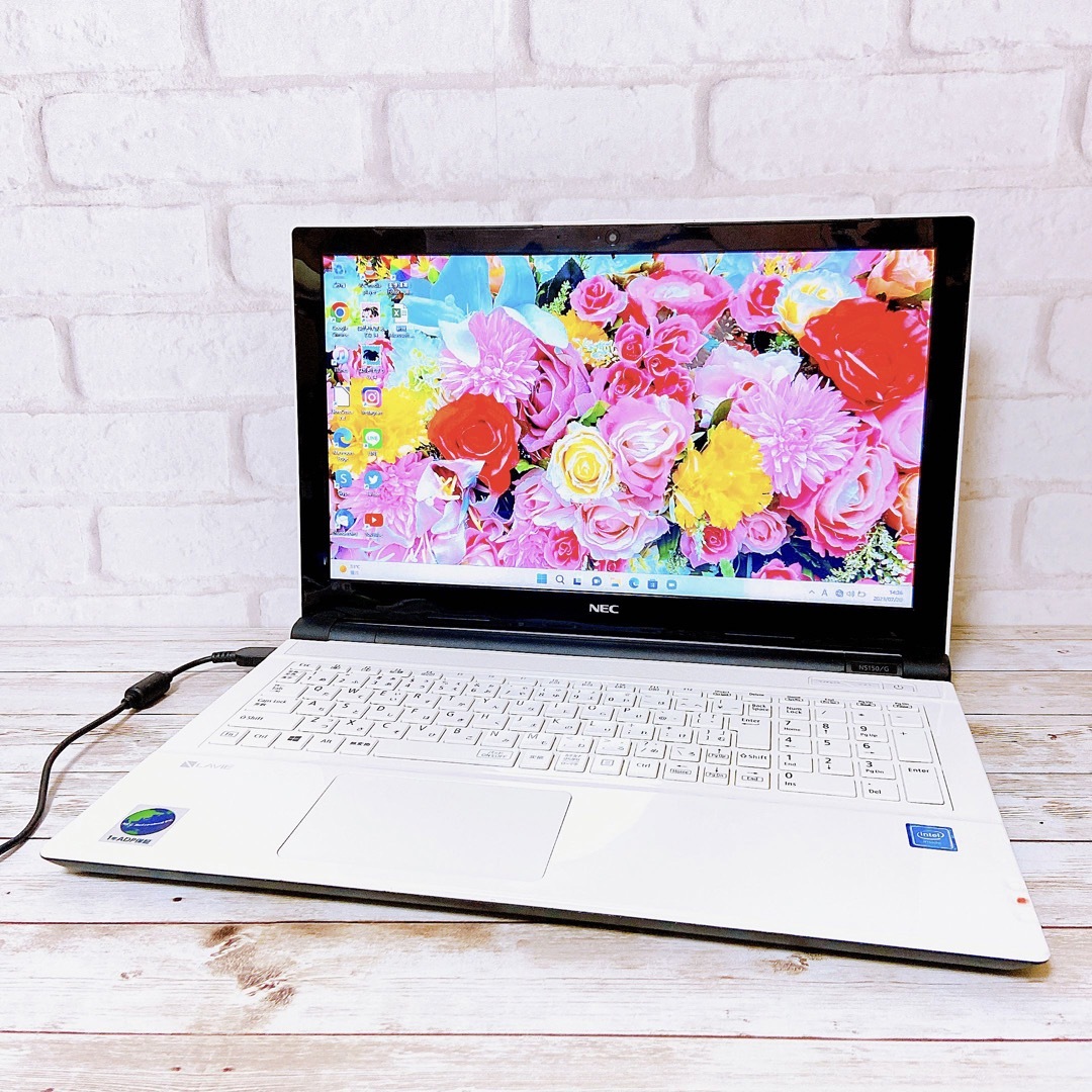 大容量HDD✨メモリ8GB✨初心者でも安心✨NEC 白ノートパソコン✨カメラ-