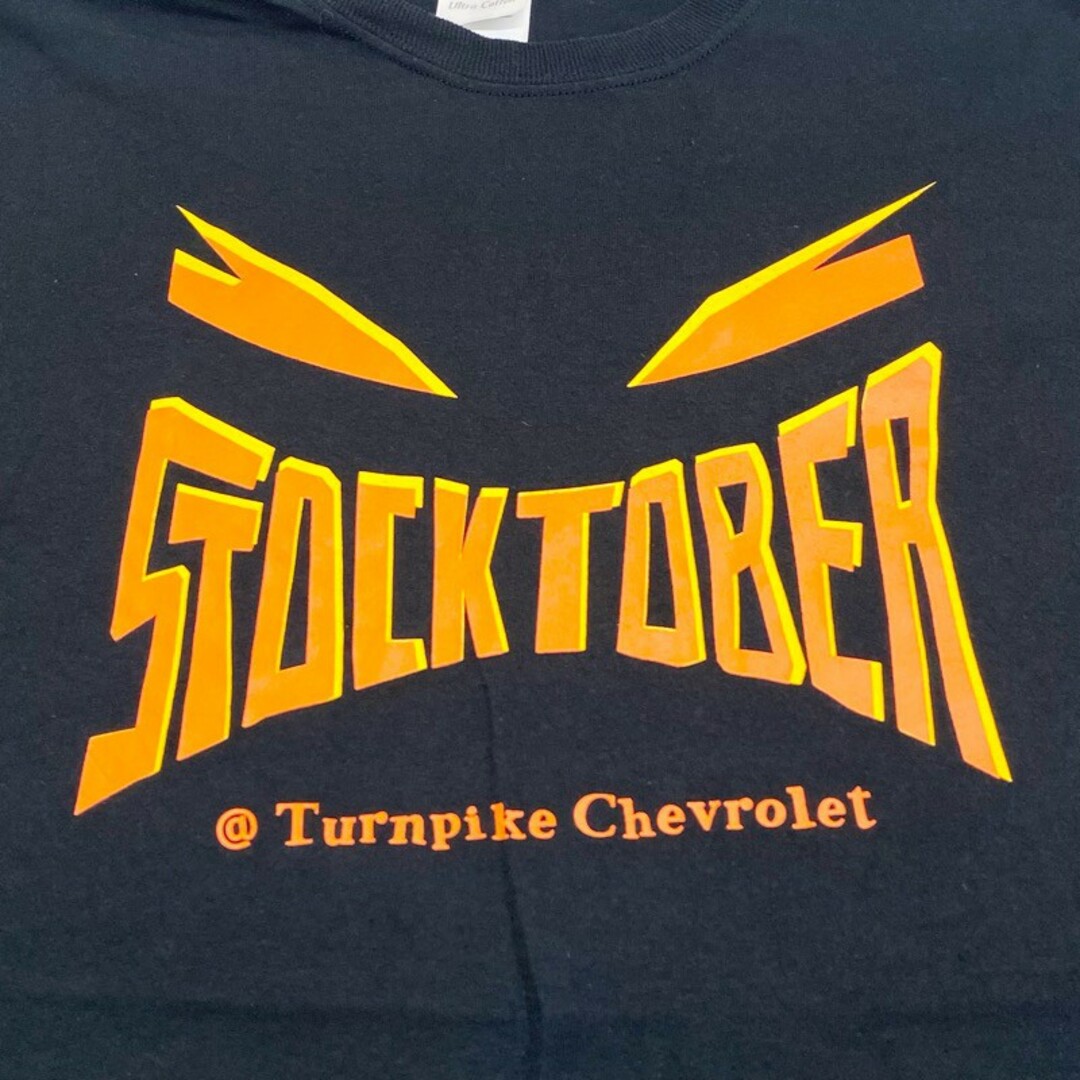 US古着 ギルダン GILDAN Tシャツ 半袖 STOCKTOBER プリント サイズ：メンズ 2XL ビッグサイズ ブラック×オレンジ【中古】 メンズのトップス(Tシャツ/カットソー(半袖/袖なし))の商品写真