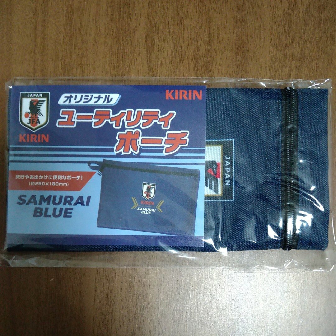 キリン(キリン)の新品 サッカー日本代表 ポーチ SAMURAI BLUE スポーツ/アウトドアのサッカー/フットサル(応援グッズ)の商品写真