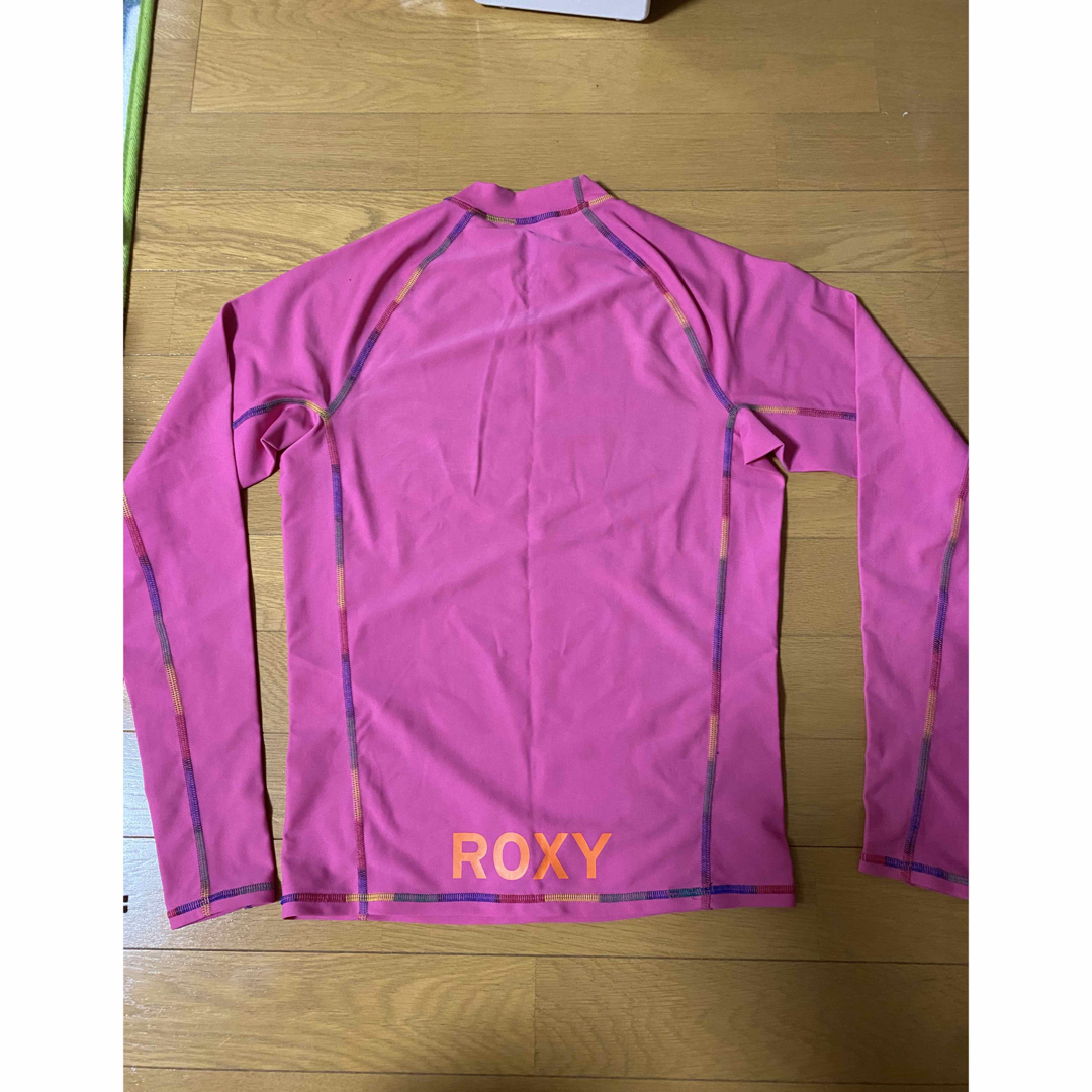 Roxy(ロキシー)のROXY ラッシュガード　mサイズ スポーツ/アウトドアのスポーツ/アウトドア その他(サーフィン)の商品写真