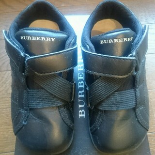 バーバリー(BURBERRY)のBURBERRY キッズ スニーカー 17㎝ 美品 黒 フォーマルに使えます(スニーカー)