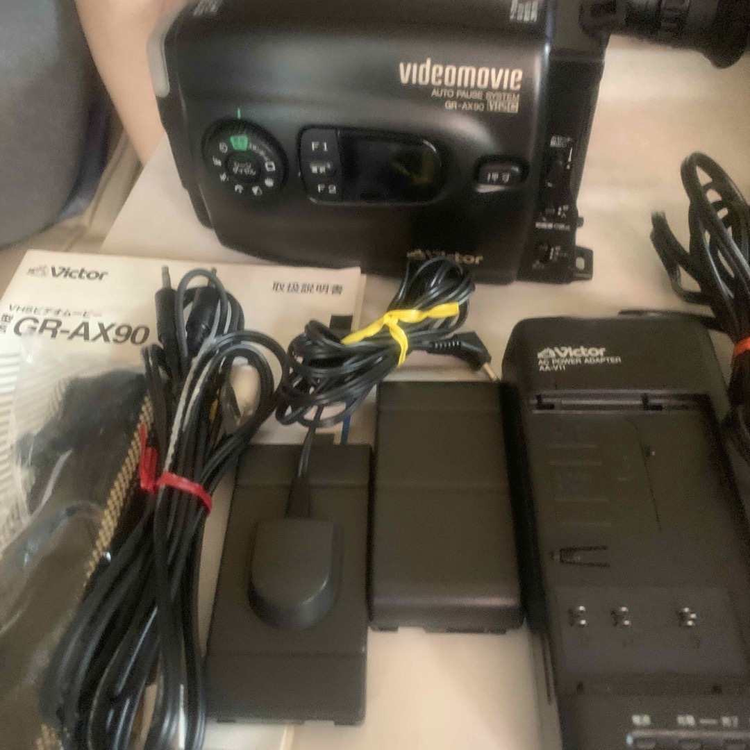 希少美品動作品 Victor VHS-C ビデオカメラ GR-AX90
