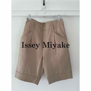 イッセイミヤケ(ISSEY MIYAKE)のHAI SPORTING GERA ISSEY MIYAKE レザーパンツ(ショートパンツ)