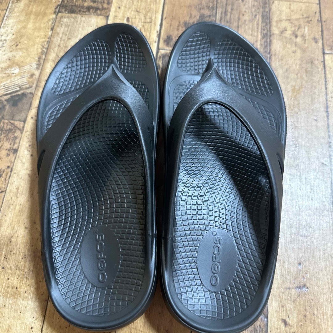 OOFOS(ウーフォス)の28  ウーフォス リカバリーサンダル ブラック メンズの靴/シューズ(サンダル)の商品写真