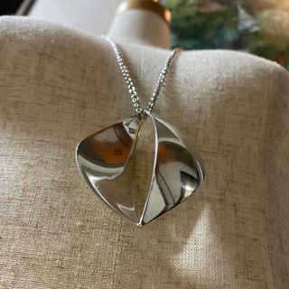 ジョージジェンセン(Georg Jensen)のジョージジェンセン　大振りの迫力のある美しいシルバー　モダンペンダント(ネックレス)