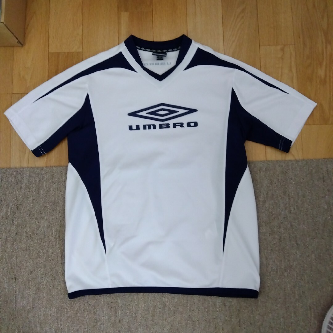 UMBRO(アンブロ)のUMBRO　Tシャツ　ホワイト、ネイビー メンズのトップス(Tシャツ/カットソー(半袖/袖なし))の商品写真