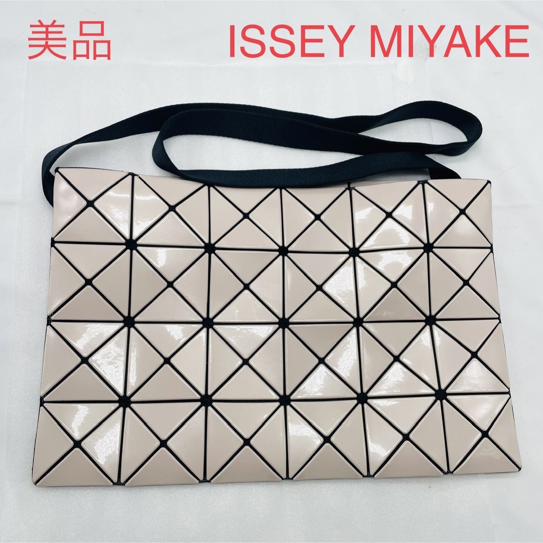 美品　ISSEY MIYAKE  イッセイミヤケ　バオバオ　ショルダーバッグ