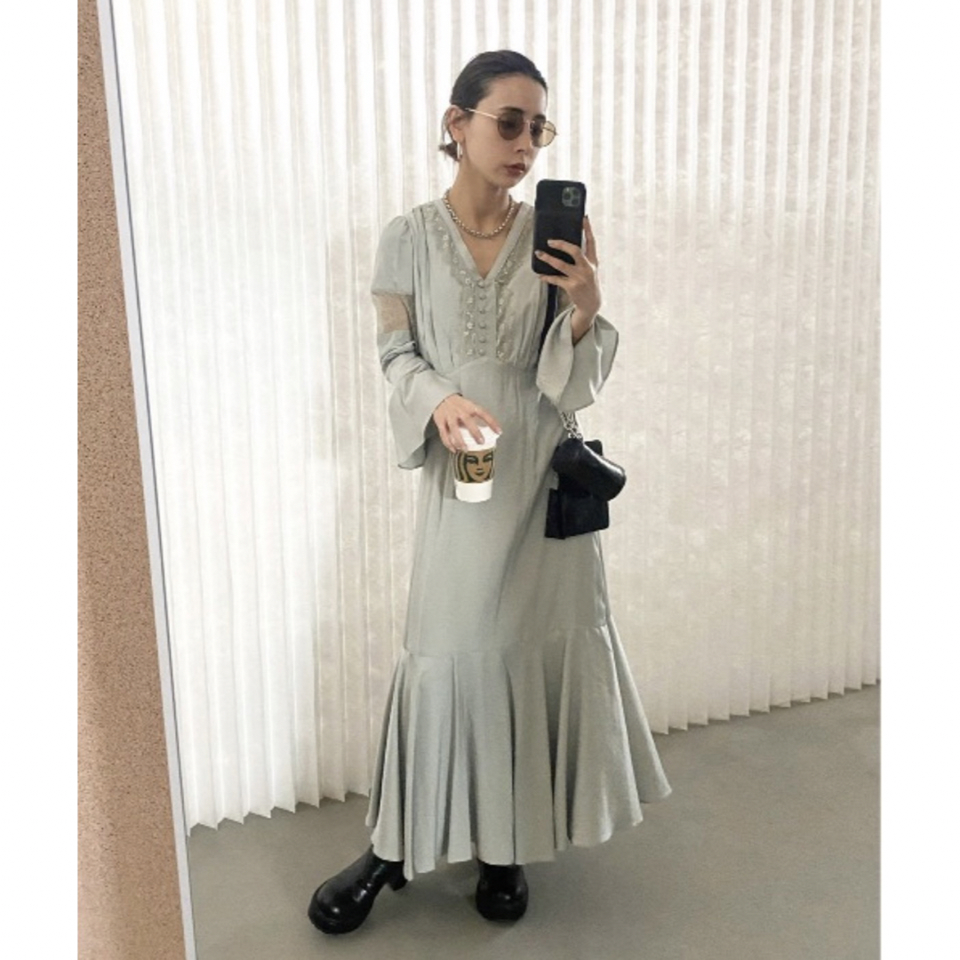 Ameri VINTAGE(アメリヴィンテージ)のAmeri vintage FLARE SATIN DRESS ワンピース レディースのワンピース(ロングワンピース/マキシワンピース)の商品写真