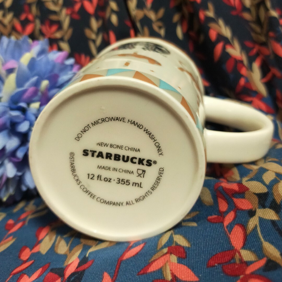 Starbucks(スターバックス)のスターバックスホイップリッドマグ インテリア/住まい/日用品のキッチン/食器(タンブラー)の商品写真