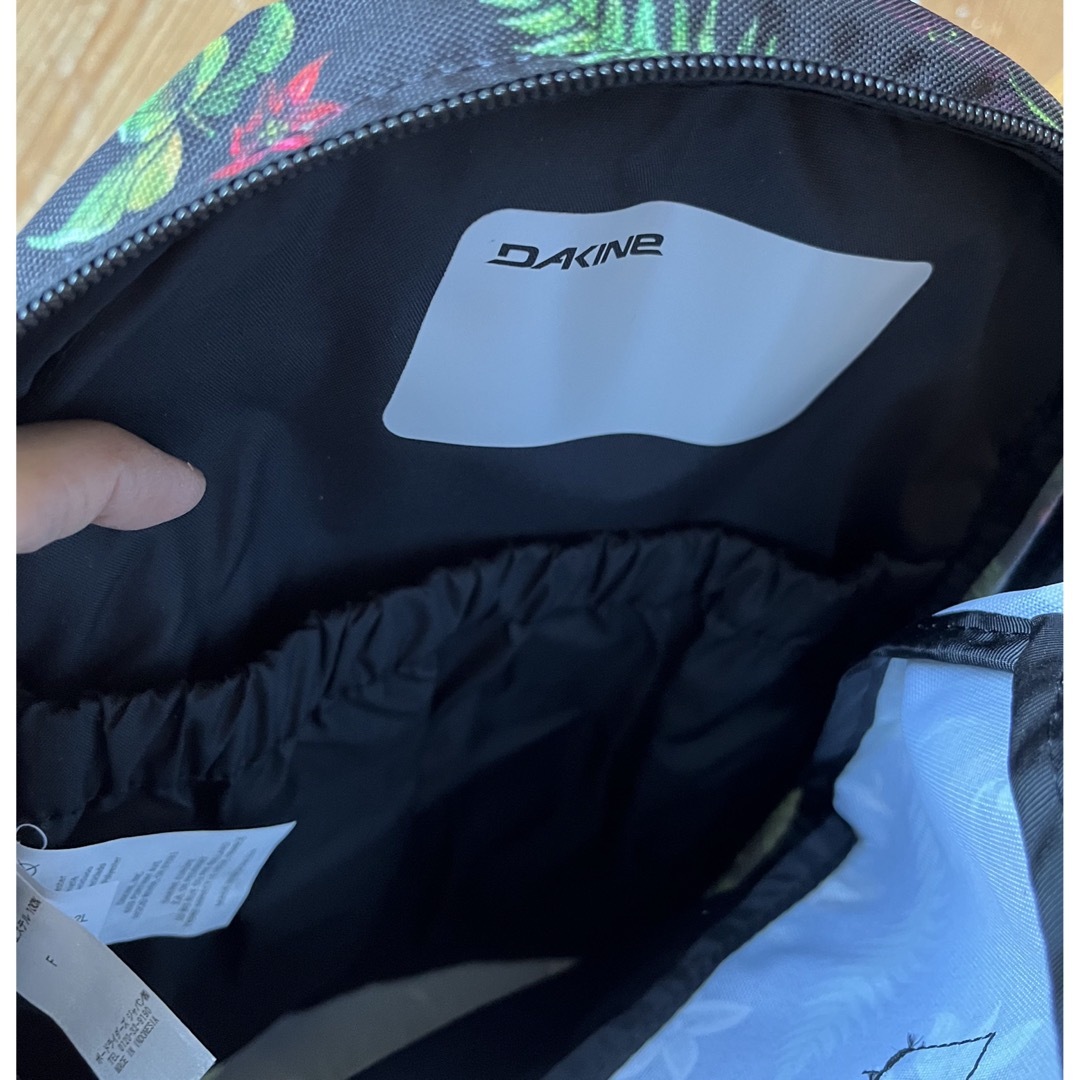 Dakine(ダカイン)の【新品タグ付き】DAKINE  ボタニカル柄 リュックサック 12リットル レディースのバッグ(リュック/バックパック)の商品写真