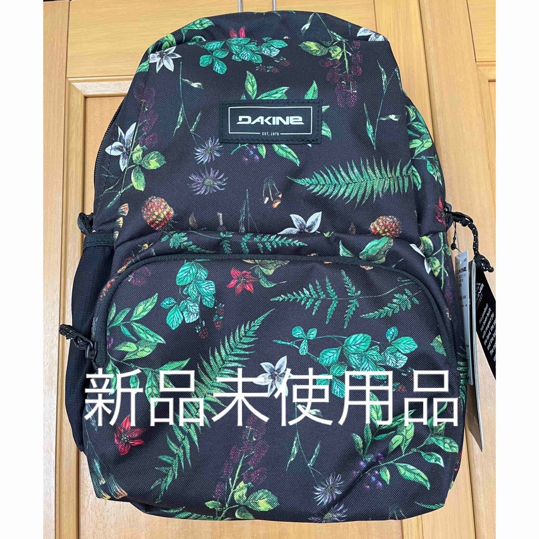 Dakine(ダカイン)の【新品タグ付き】DAKINE  ボタニカル柄 リュックサック 12リットル レディースのバッグ(リュック/バックパック)の商品写真