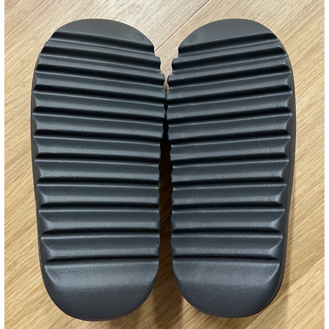 YEEZY（adidas）(イージー)のadidas YEEZY Slide Onyx アディダス イージー スライド メンズの靴/シューズ(サンダル)の商品写真