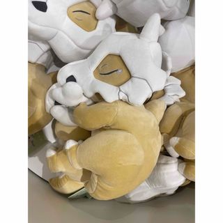もっちりぬいぐるみ Pokémon Sleep おやすみカラカラの通販 by my
