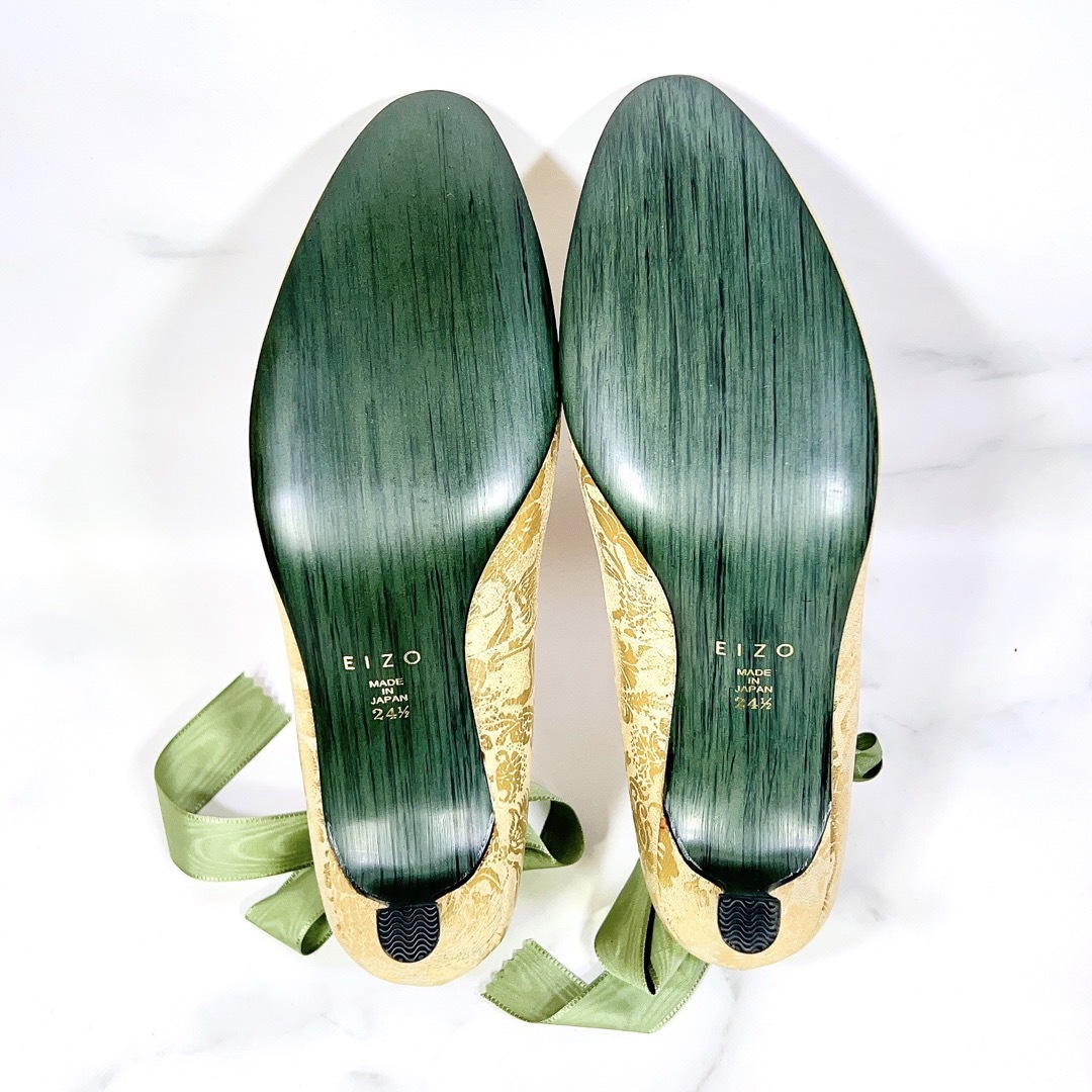 EIZO(エイゾー)の【新品未使用】EIZO エイゾー  花柄 パンプス ゴールド グリーン 24.5 レディースの靴/シューズ(ハイヒール/パンプス)の商品写真