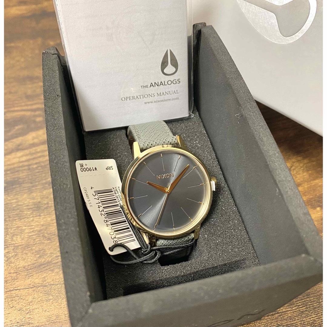 新品】NIXON Kensington グレー&イエローゴールド レザー時計 新品】NIXON Kensington グレー&イエローゴールド レザー時計