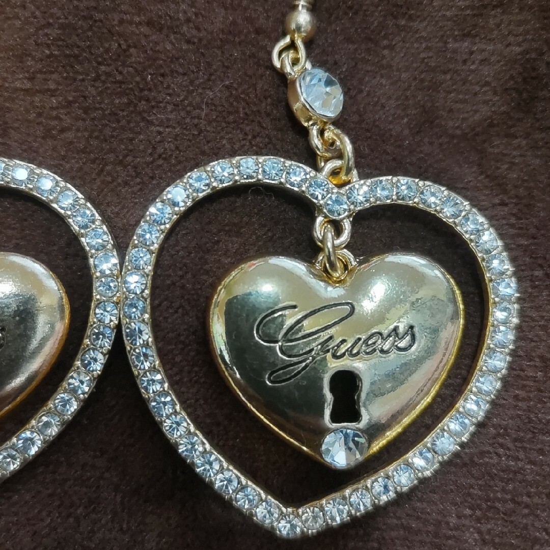 GUESS(ゲス)の未使用　GUESS　ハート　ストーン　ピアス レディースのアクセサリー(ピアス)の商品写真