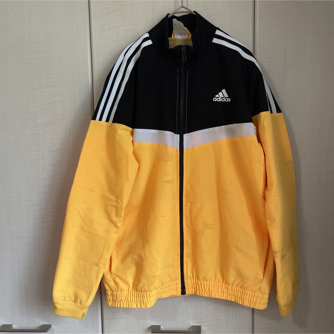 adidas(アディダス)のadidas アディダス　キッズ　160 ジャージ　イエロー　汚れあり キッズ/ベビー/マタニティのキッズ服男の子用(90cm~)(ジャケット/上着)の商品写真