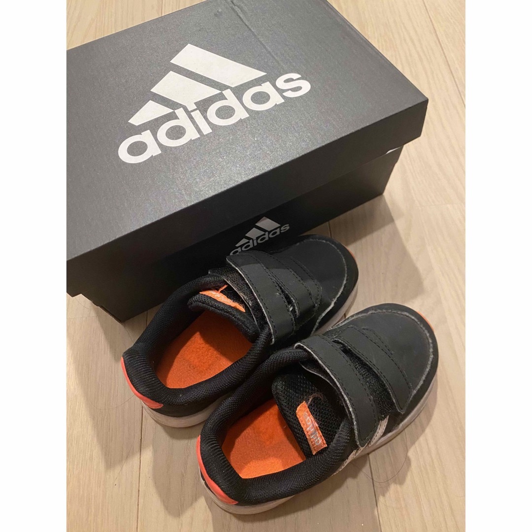 adidas(アディダス)のadidas キッズスニーカー　 キッズ/ベビー/マタニティのキッズ靴/シューズ(15cm~)(スニーカー)の商品写真