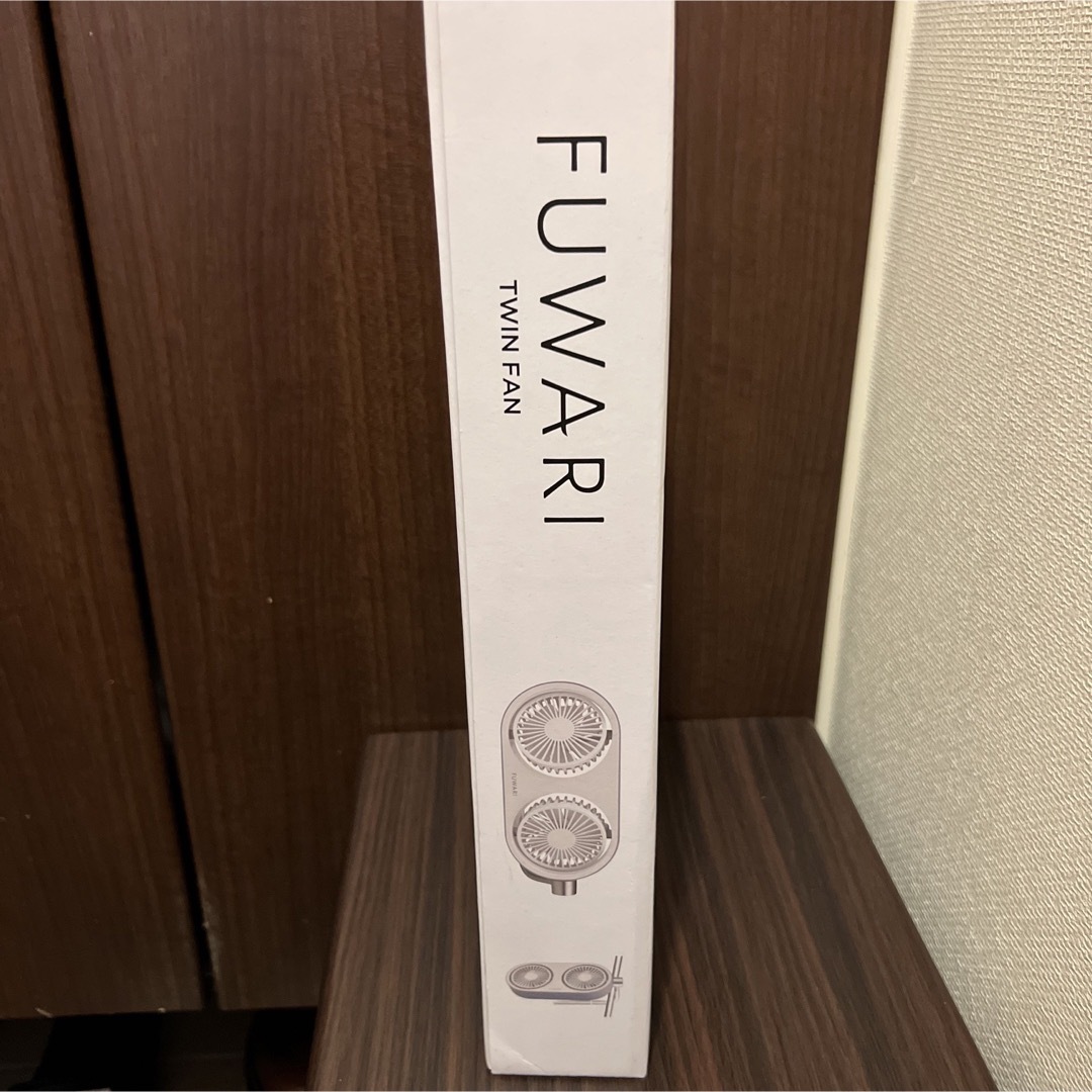 新品山善　FUWARI ツインファン　ＹＴＴーＣ50(LW) スマホ/家電/カメラの冷暖房/空調(扇風機)の商品写真