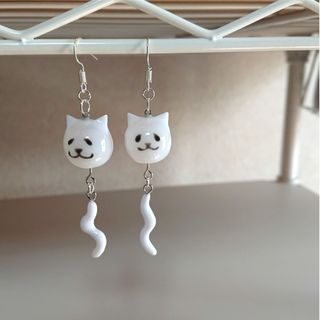 白猫風鈴ピアス(限定デザイン)(ピアス)