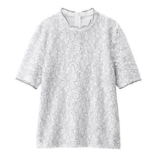 ジーユー(GU)の【最終セール】GU レースフリルネックT(半袖)GR  オフホワイト L(Tシャツ(半袖/袖なし))