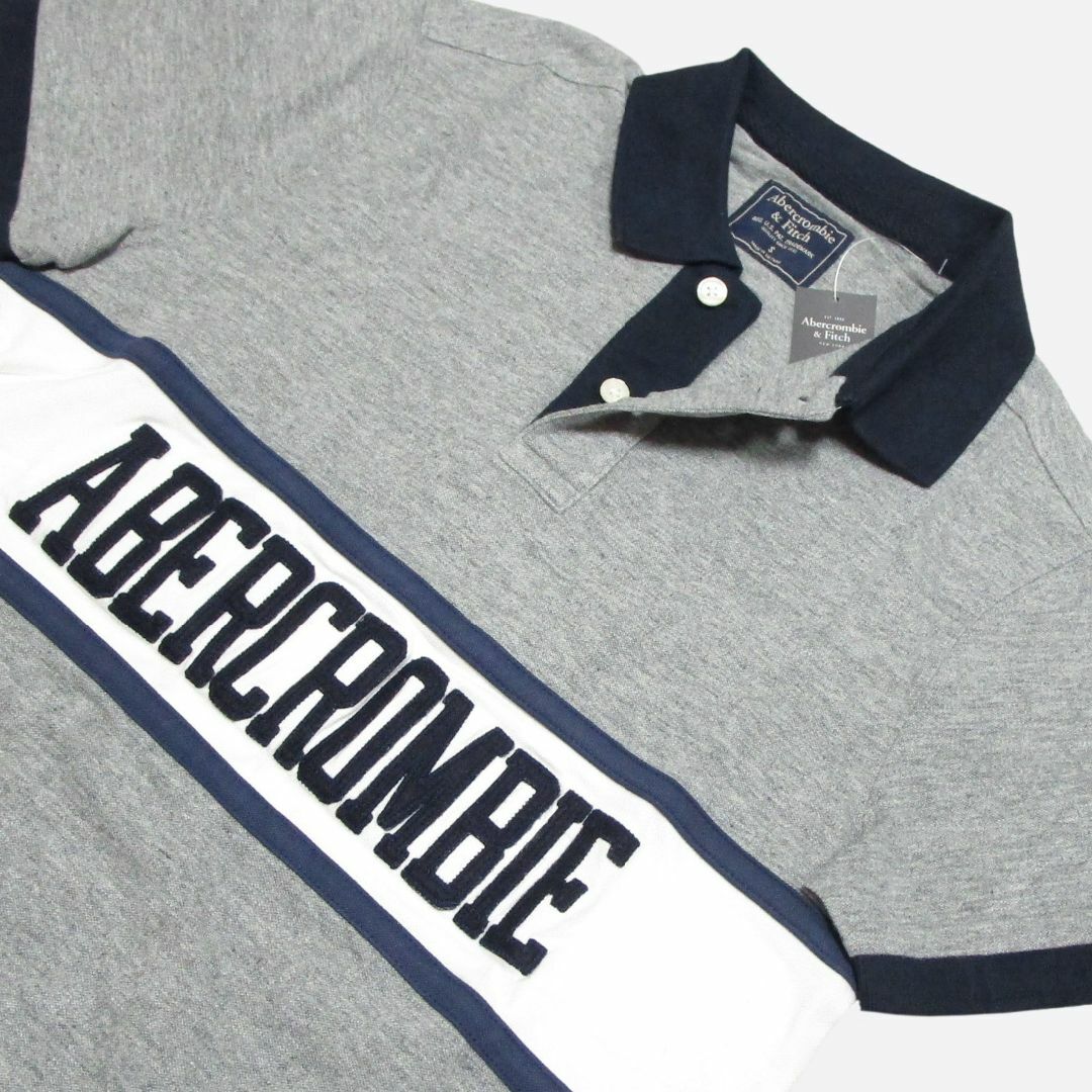 Abercrombie&Fitch(アバクロンビーアンドフィッチ)の★新品★アバクロンビー&フィッチ★アップリケロゴポロシャツ (Grey/S) メンズのトップス(ポロシャツ)の商品写真