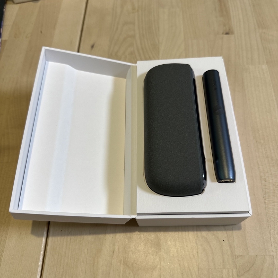 IQOS(アイコス)のIQOS ILUMA グレー　値下げここまで メンズのファッション小物(タバコグッズ)の商品写真