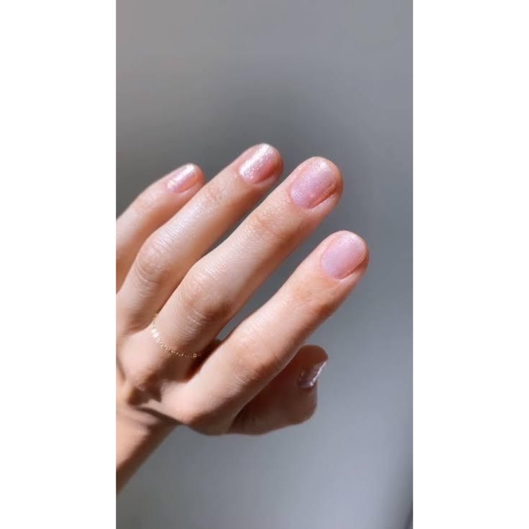 Essie(エッシー)の【1点限り】essie ネイルポリッシュ、ラメ入りピンク コスメ/美容のネイル(マニキュア)の商品写真