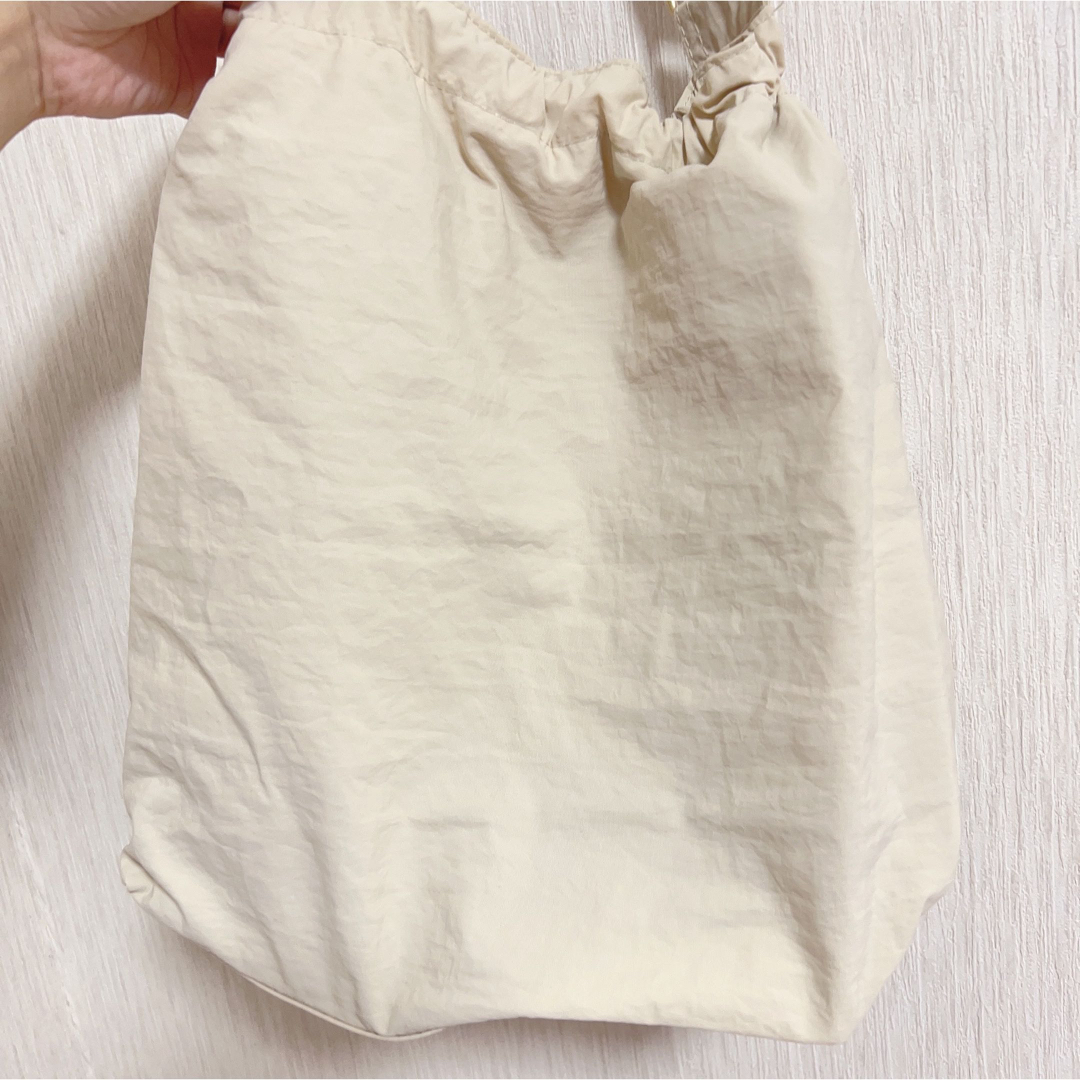 しまむら(シマムラ)の【美品】しまむら ilsolore 陽 巾着ショルダー アイボリー レディースのバッグ(ショルダーバッグ)の商品写真